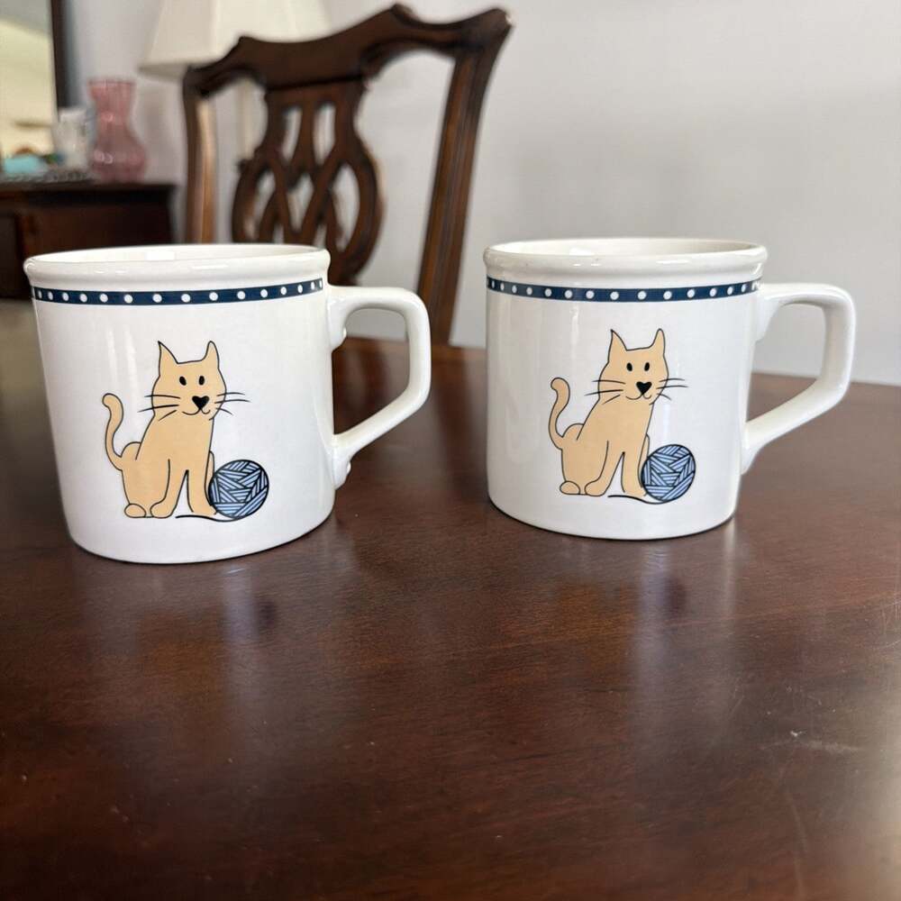 Set of 2 Cat Coffee Mugs Raining Cats & Dogs by Citation 16 Oz Cat with Yarn